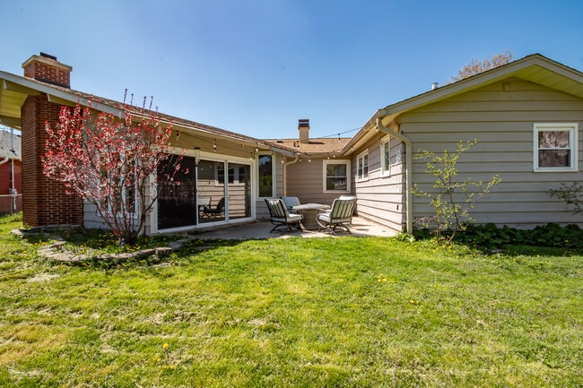 Building Photo - 597 Nash Rd