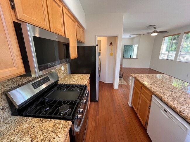 Building Photo - Encinitas Gem: Stunning 2 Bed 2.5 Bath Tow...