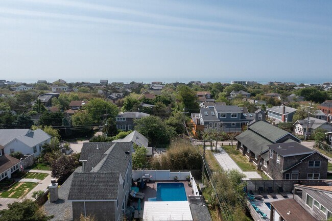 Building Photo - 807 Evergreen Walk