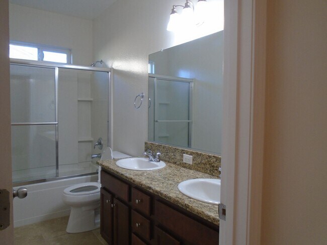 Building Photo - SOLAR......GORGEOUS---3 BEDROOMS PLUS AN OFFICE !!!