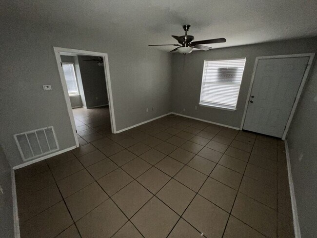 Building Photo - Weston St.