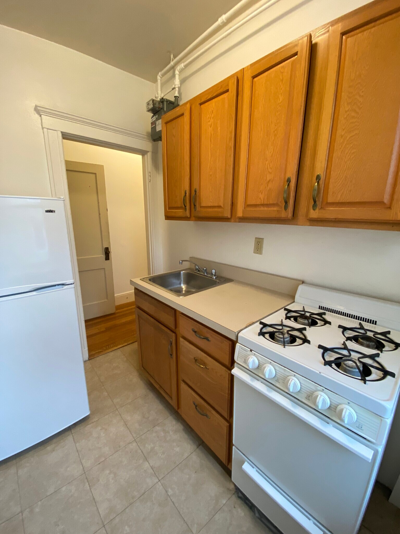 Building Photo - 131 Park Dr