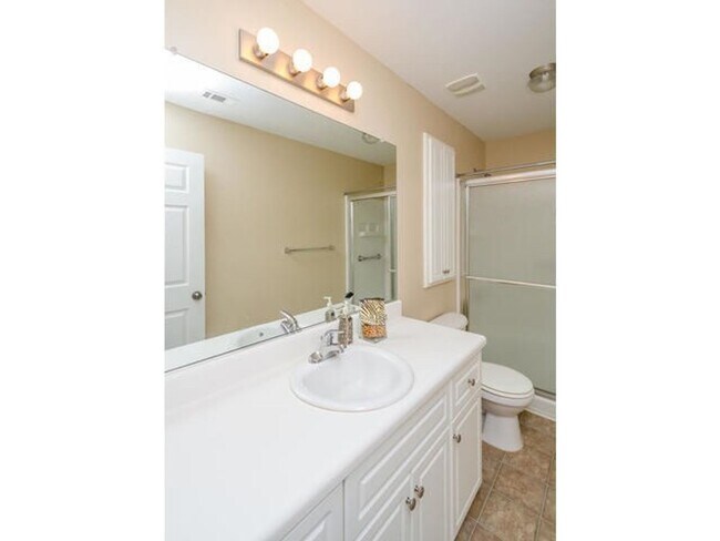 Building Photo - End-unit 2 Bed / 2 Bath Townhome with LVP Floors & washer/dryer included