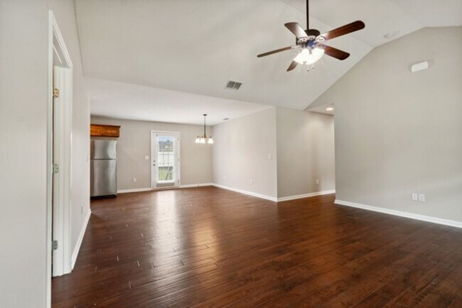 Building Photo - COMING SOON.....Adorable 3 Bedroom Home in Tullahoma!
