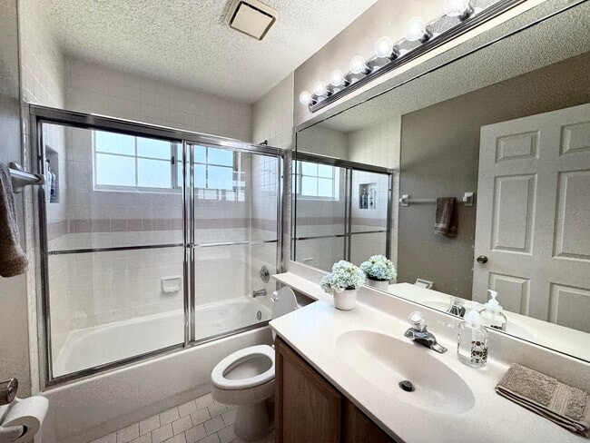 Building Photo - 13297 Emerald View Ct
