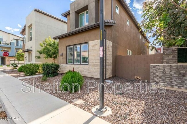 Building Photo - 1310 N Zane Dr