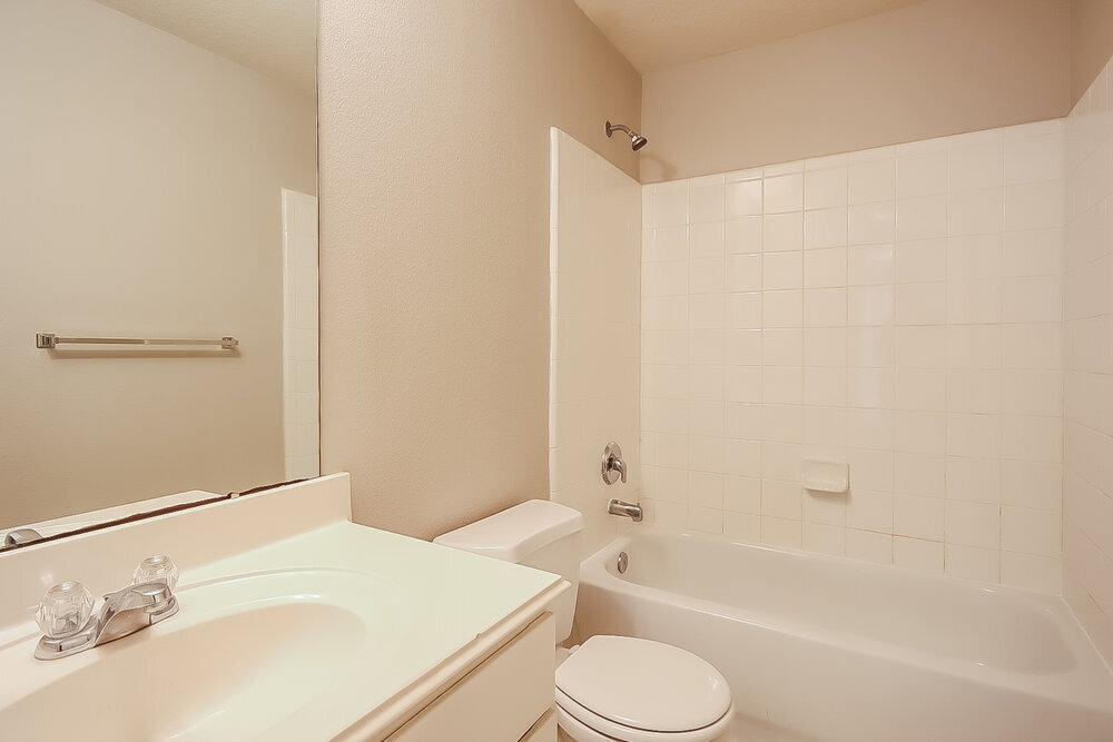 Building Photo - 18407 Knob Hill Lake Ln