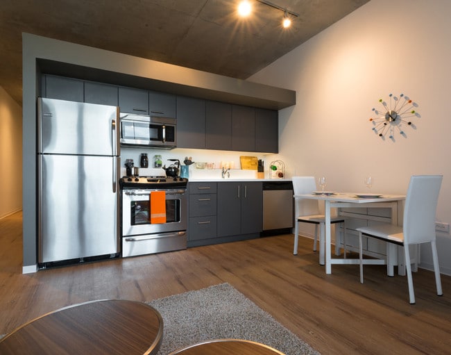 Floorplan - 1611 W Division