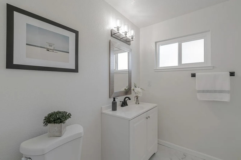 Building Photo - 7675 Sunset Ave