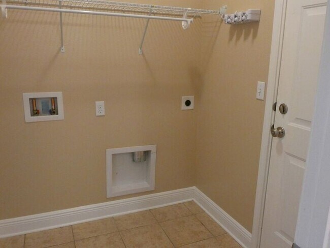 Building Photo - 5957 Palermo Dr