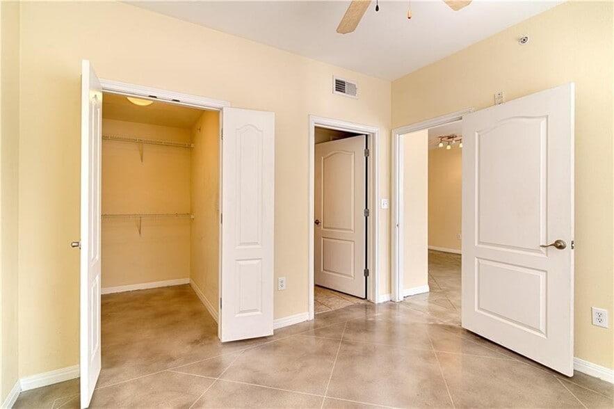 Building Photo - 2505 San Gabriel