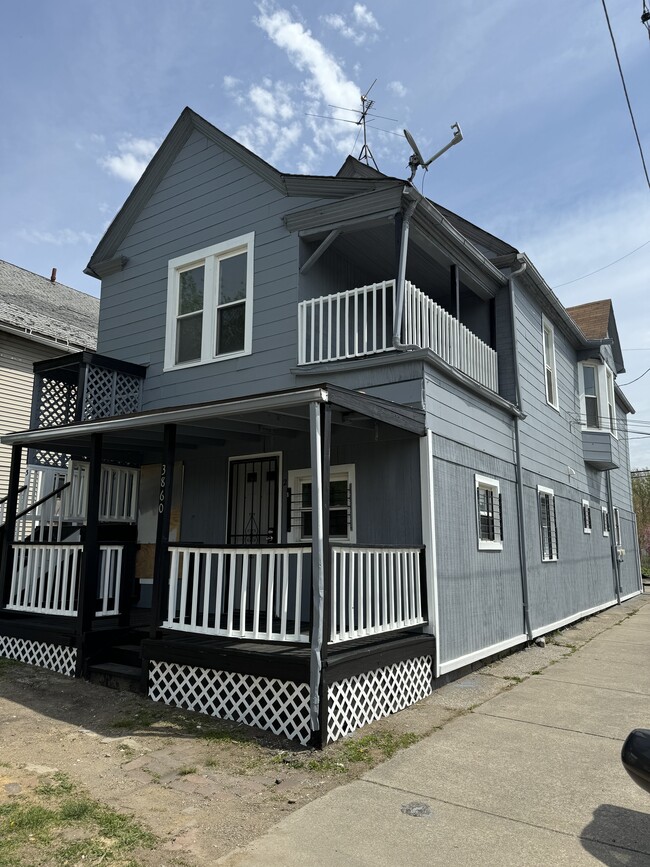 Building Photo - 3860 E 72nd St