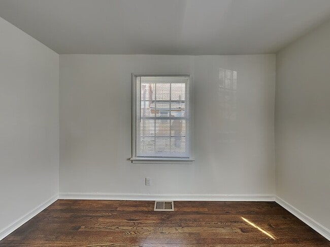 Building Photo - 475 English Ave NW