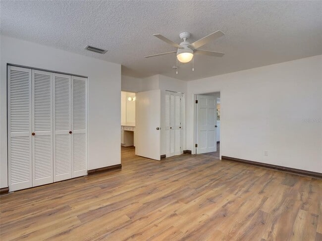 Building Photo - 305 Sunset Dr