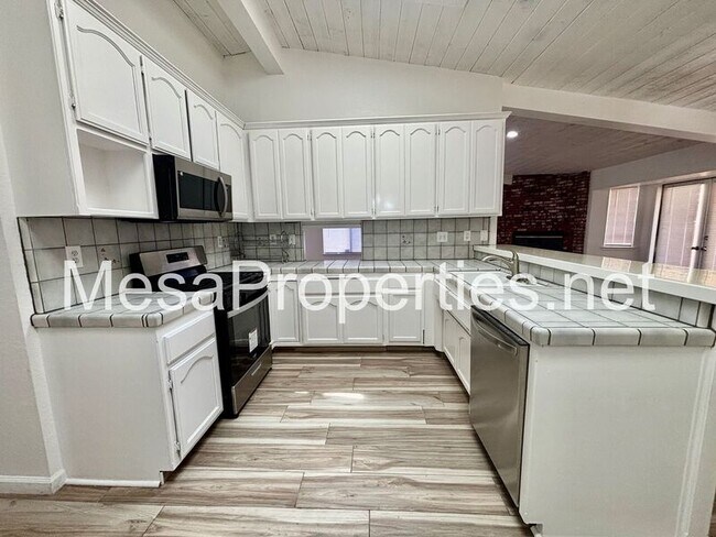 Building Photo - 15717 Bear Valley Rd