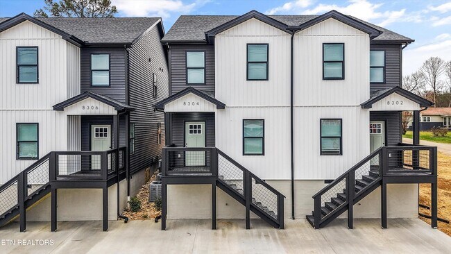 Building Photo - 8306 Lobelia Ln