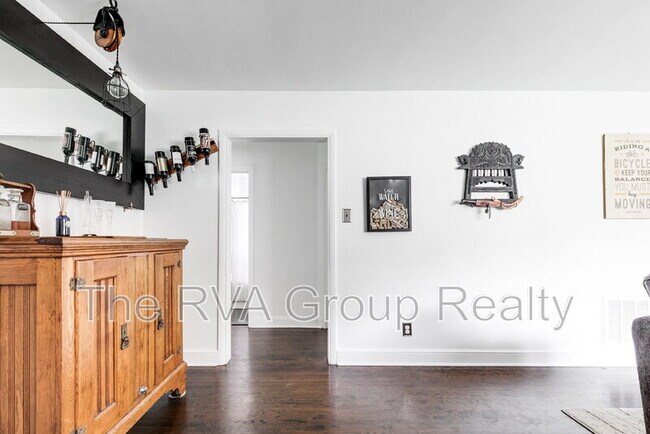 Building Photo - 6325 Glyndon Ln