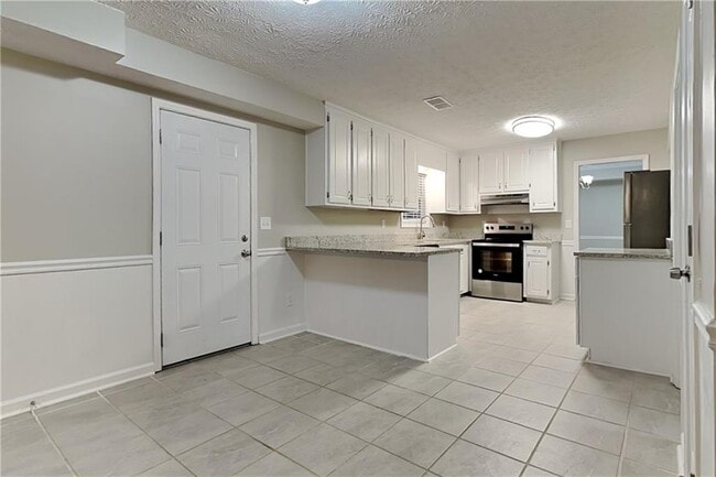 Building Photo - 1570 Rose Pointe Dr