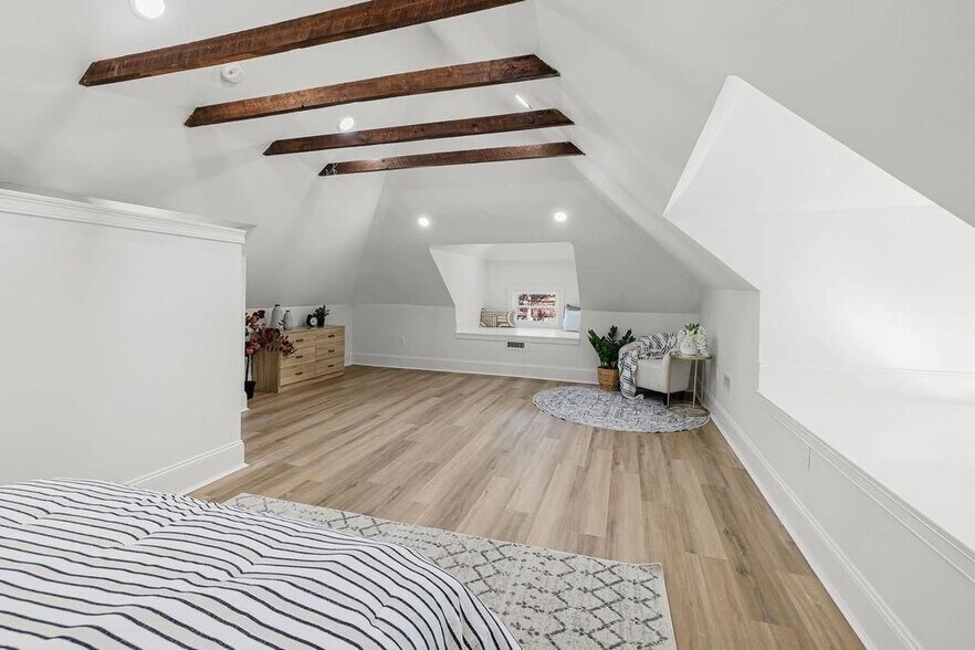 Building Photo - 508 Charles St