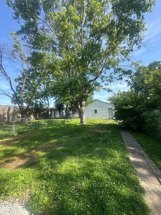 Building Photo - Beautiful Newly Renovated Home 3 BEDROOM 1 BATH, FENCED YARD, Bonus Space