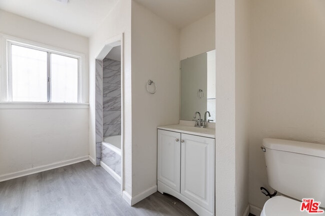 Building Photo - 138 W 82nd St