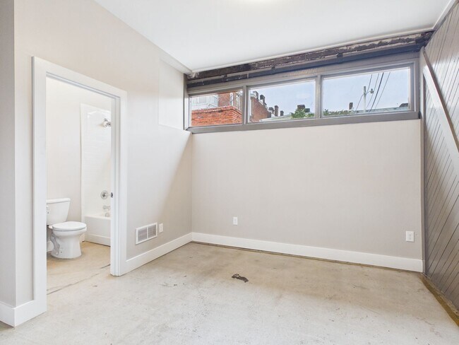 Building Photo - 7 E Franklin St