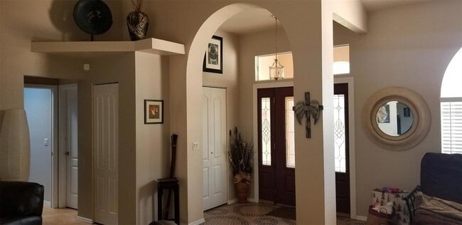 Building Photo - 404 Hazel Cir