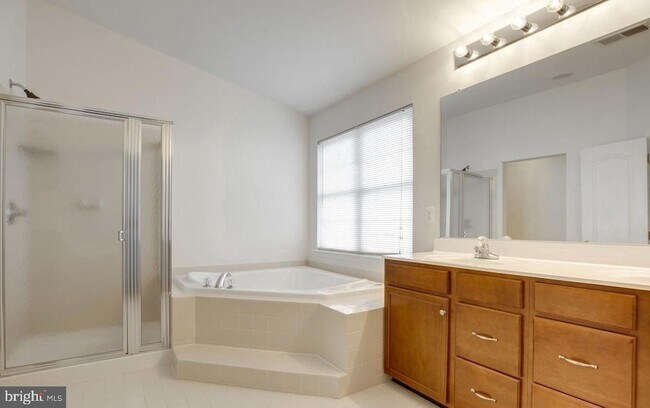 Building Photo - 25859 Kirkwood Square