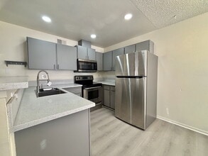 Building Photo - Updated Downstairs 2 Bed | 1 Bath Apartment – Move-In Ready