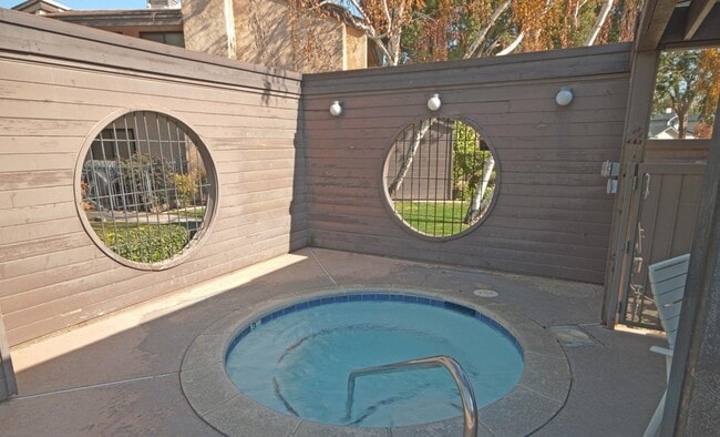 Building Photo - 5500 Lennox Ave