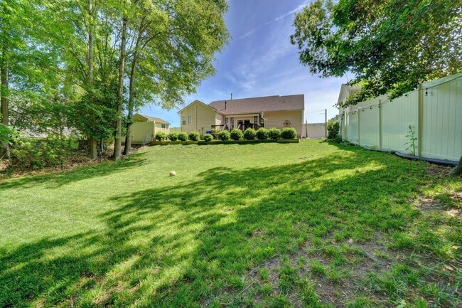 Building Photo - 4 bedroom home in the heart of North Suffolk