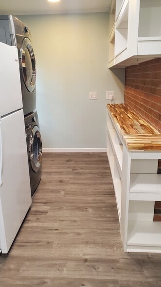 Building Photo - 2412 Jacqueline Cir