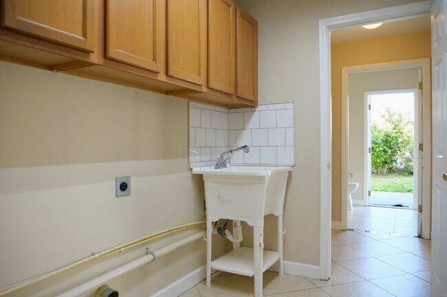 Building Photo - Beautiful 4 bedroom 2.5 bath at Remington gated community in Kissimmee