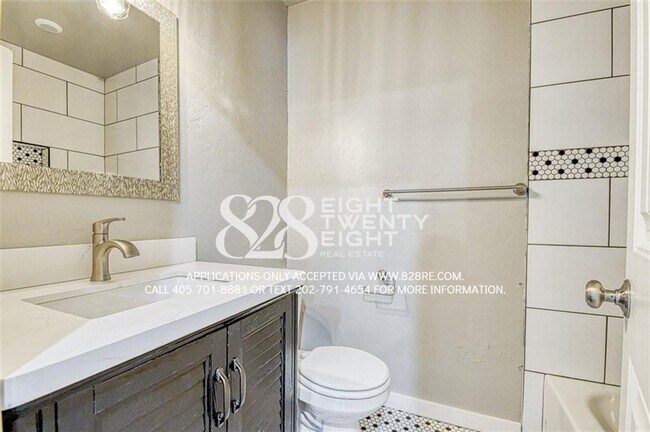 Building Photo - Beautifully Updated 3 Bed/2 Bath Single Fa...
