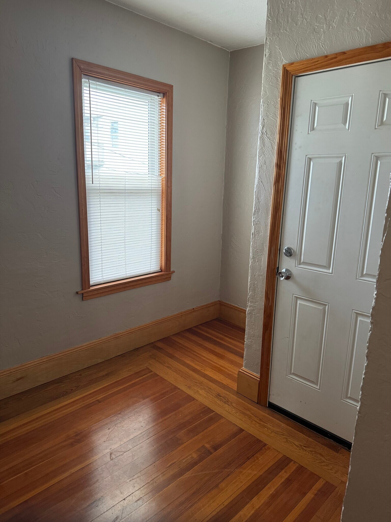 entry way - 6 Emmet Ter