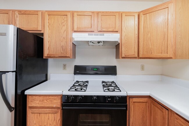 Building Photo - 3 Bedroom Townhome in Lee's Hill!