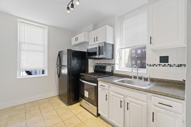 Building Photo - 310 28th St