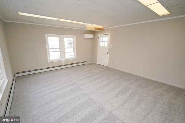 Building Photo - 305 E Pine St