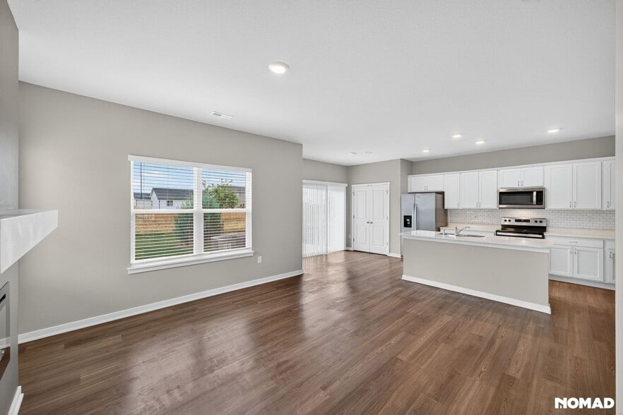 Building Photo - 912 Maywood Ln