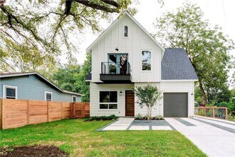 Building Photo - Light and Spacious Modern 3 bedroom