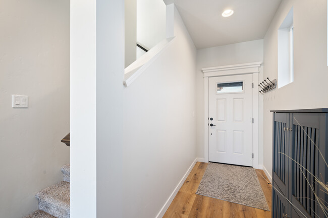 Building Photo - 5359 S Redeken Pl