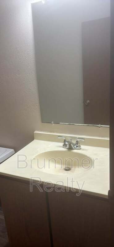 Building Photo - 305 Waters Edge Dr