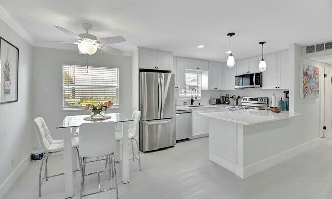 Building Photo - 581 Monaco Blvd