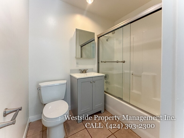 Building Photo - 1117 3rd St