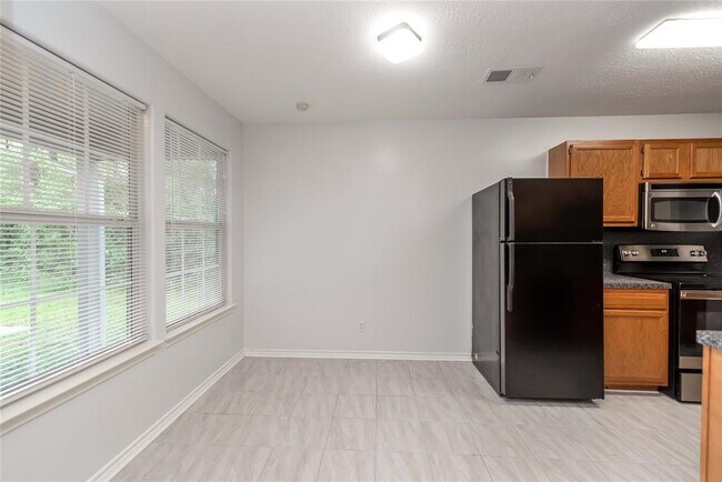 Building Photo - 10680 Royal York Dr