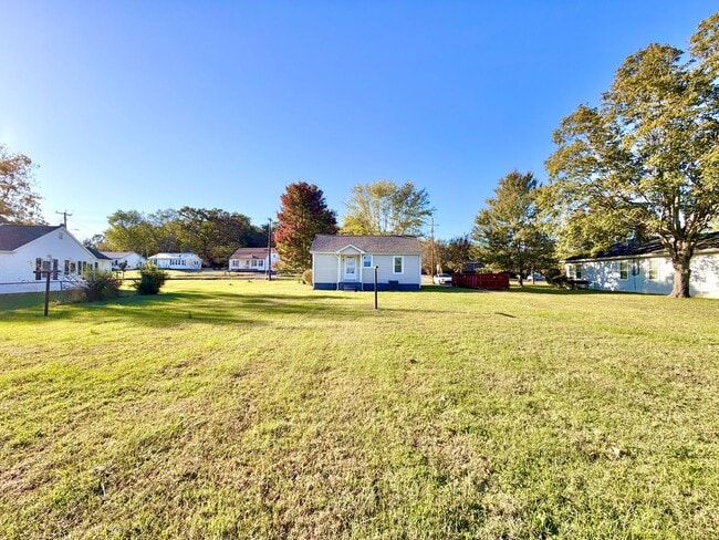 Building Photo - 211 Sanderson Dr