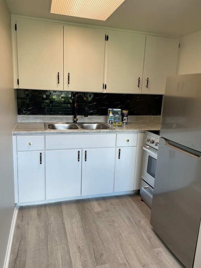Interior Photo - Sunquest Apartments