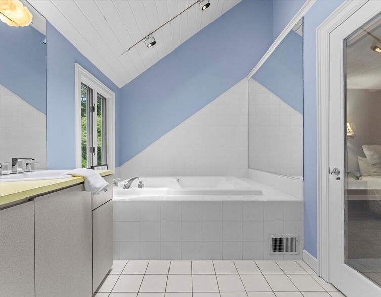 Building Photo - 9 Pleasantview Ter