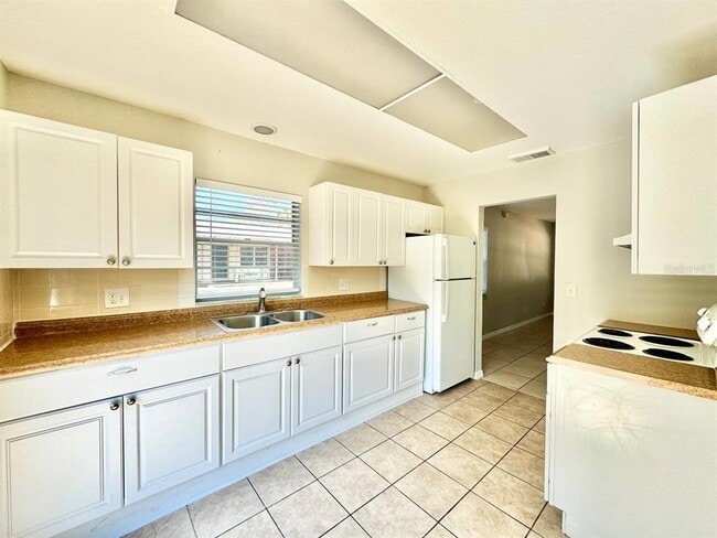 Building Photo - 625 Wildwood Way