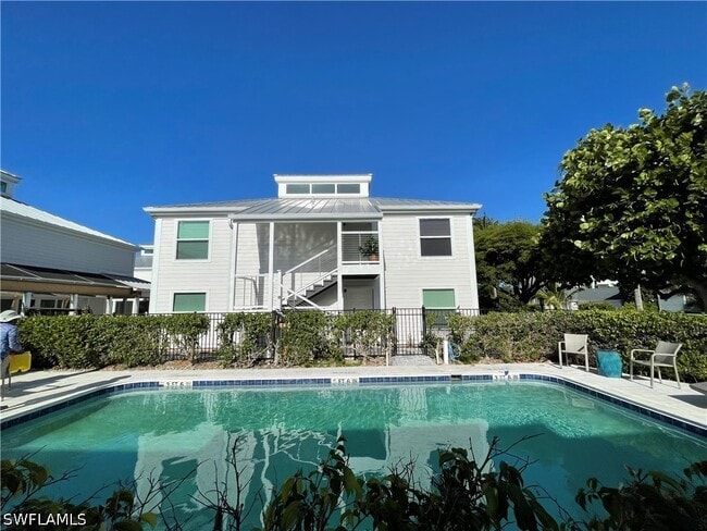 Building Photo - 254 6th Ave S